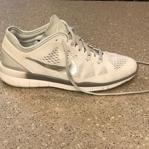 White Nike Free TR Fit 5